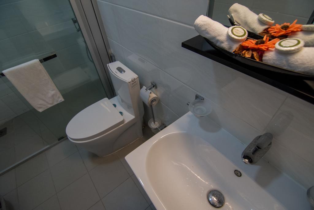 Cozy Sea View Luxury Apartment, Fully Furnished, 2 Bedrooms, 2 Bathrooms Dehiwala-Mount Lavinia Eksteriør bilde